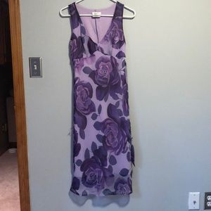 Buyer California dress size 7 (runs smaller)